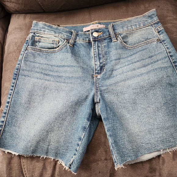 NWT Joe's easy Bermuda shorts. Size 27 - Picture 2 of 7